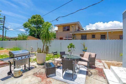House in Miami, Florida 3 bedrooms, 95.5 sq.m. № 1845906 - photo 17