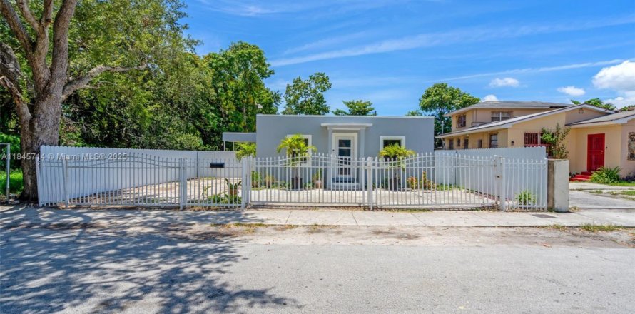House in Miami, Florida 3 bedrooms, 95.5 sq.m. № 1845906
