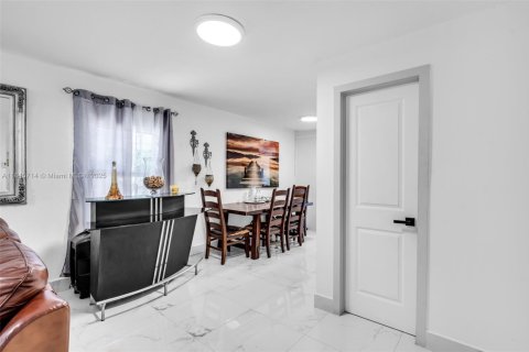 House in Miami, Florida 3 bedrooms, 95.5 sq.m. № 1845906 - photo 6