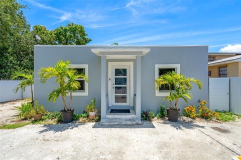 House in Miami, Florida 3 bedrooms, 95.5 sq.m. № 1845906 - photo 2