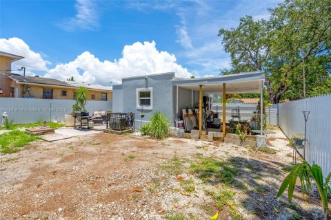 House in Miami, Florida 3 bedrooms, 95.5 sq.m. № 1845906 - photo 24