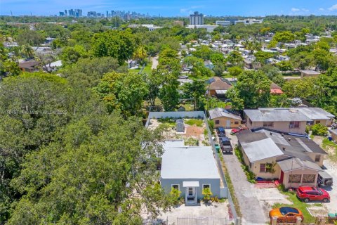 House in Miami, Florida 3 bedrooms, 95.5 sq.m. № 1845906 - photo 22