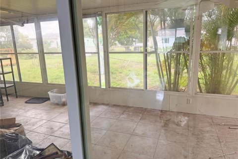 House in Port Charlotte, Florida 3 bedrooms, 101.45 sq.m. № 2275662 - photo 8