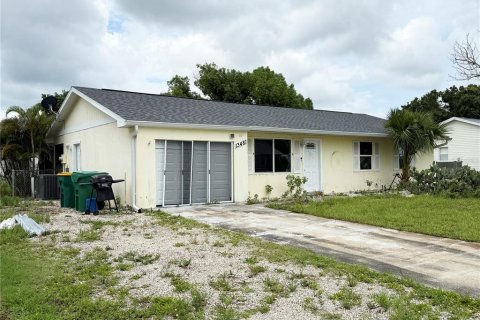 House in Port Charlotte, Florida 3 bedrooms, 101.45 sq.m. № 2275662
