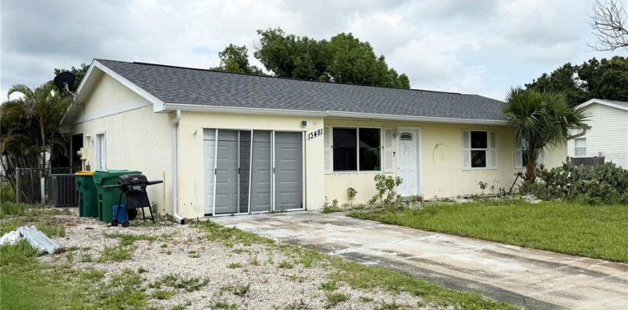 House in Port Charlotte, Florida 3 bedrooms, 101.45 sq.m. № 2275662