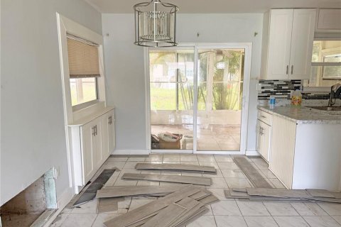 House in Port Charlotte, Florida 3 bedrooms, 101.45 sq.m. № 2275662 - photo 5