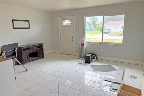 House in Port Charlotte, Florida 3 bedrooms, 101.45 sq.m. № 2275662 - photo 3