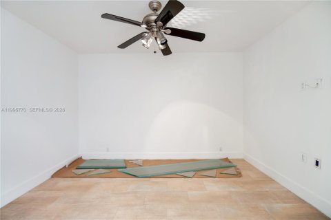 Condo in Key Biscayne, Florida, 2 bedrooms  № 2058713 - photo 11