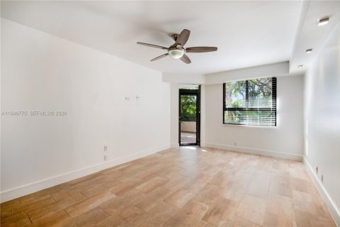 Condo in Key Biscayne, Florida, 2 bedrooms  № 2058713 - photo 23