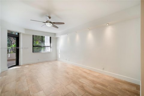 Condo in Key Biscayne, Florida, 2 bedrooms  № 2058713 - photo 24