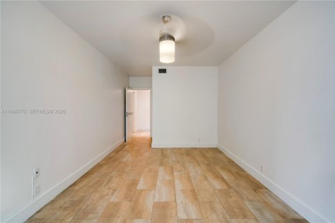 Condo in Key Biscayne, Florida, 2 bedrooms  № 2058713 - photo 14