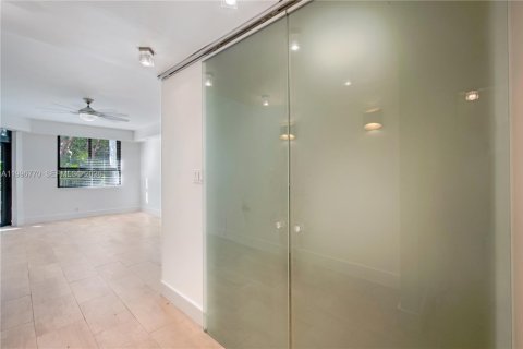 Condo in Key Biscayne, Florida, 2 bedrooms  № 2058713 - photo 25