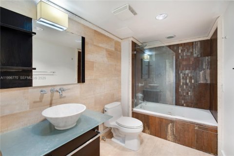 Condo in Key Biscayne, Florida, 2 bedrooms  № 2058713 - photo 26