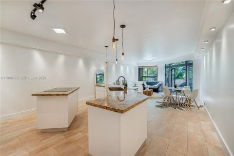 Condo in Key Biscayne, Florida, 2 bedrooms  № 2058713 - photo 8