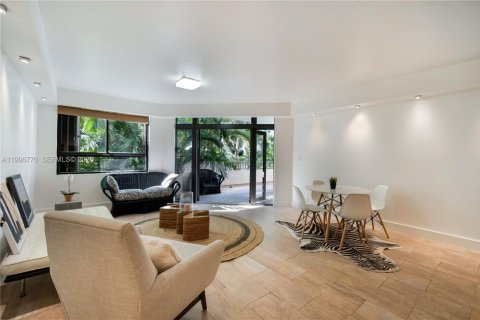 Condo in Key Biscayne, Florida, 2 bedrooms  № 2058713 - photo 3