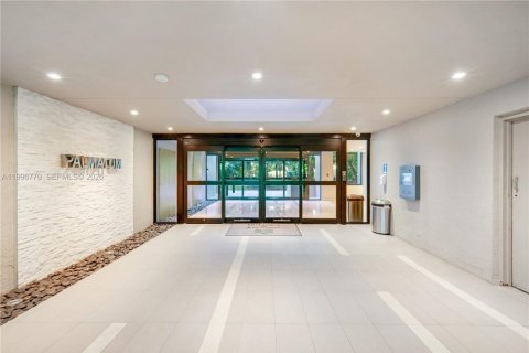 Condo in Key Biscayne, Florida, 2 bedrooms  № 2058713 - photo 28