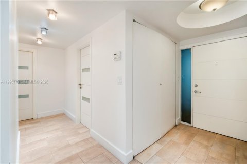 Condo in Key Biscayne, Florida, 2 bedrooms  № 2058713 - photo 27