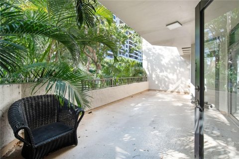Condo in Key Biscayne, Florida, 2 bedrooms  № 2058713 - photo 9