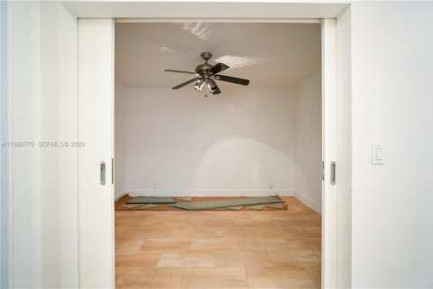 Condo in Key Biscayne, Florida, 2 bedrooms  № 2058713 - photo 13