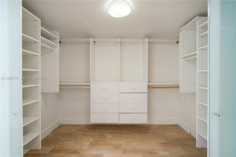 Condo in Key Biscayne, Florida, 2 bedrooms  № 2058713 - photo 21