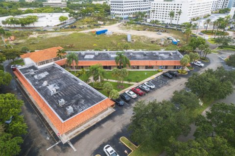 Commercial property in Plantation, Florida № 882390 - photo 1