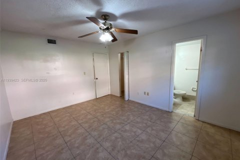 Appartement à louer à Hialeah, Floride: 2 chambres, 75.44 m2 № 1997420 - photo 14