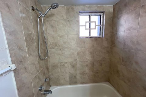 Appartement à louer à Hialeah, Floride: 2 chambres, 75.44 m2 № 1997420 - photo 15