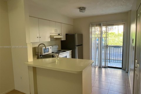 Appartement à louer à Hialeah, Floride: 2 chambres, 75.44 m2 № 1997420 - photo 2