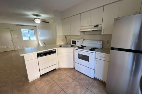 Appartement à louer à Hialeah, Floride: 2 chambres, 75.44 m2 № 1997420 - photo 3
