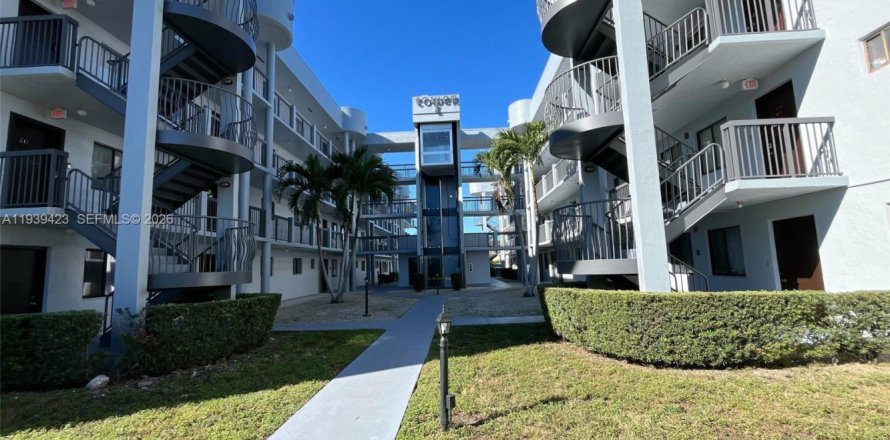 Appartement à Hialeah, Floride 2 chambres, 75.44 m2 № 1997420