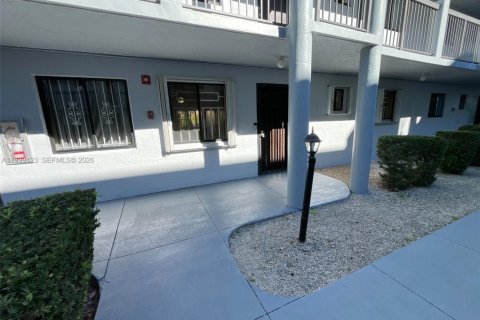 Appartement à louer à Hialeah, Floride: 2 chambres, 75.44 m2 № 1997420 - photo 18