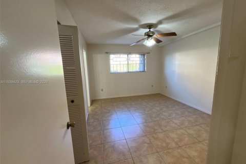 Appartement à louer à Hialeah, Floride: 2 chambres, 75.44 m2 № 1997420 - photo 11