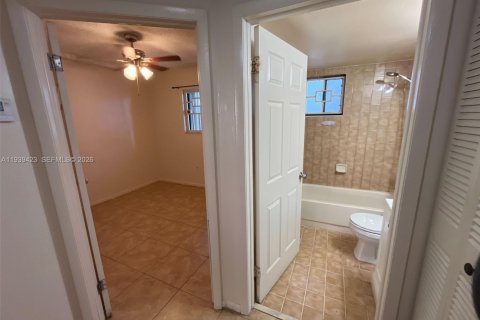Appartement à louer à Hialeah, Floride: 2 chambres, 75.44 m2 № 1997420 - photo 7