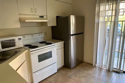 Appartement à louer à Hialeah, Floride: 2 chambres, 75.44 m2 № 1997420 - photo 4