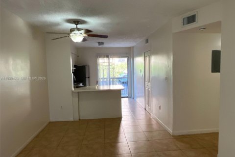 Appartement à louer à Hialeah, Floride: 2 chambres, 75.44 m2 № 1997420 - photo 6