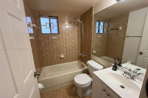 Appartement à louer à Hialeah, Floride: 2 chambres, 75.44 m2 № 1997420 - photo 8