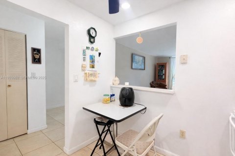 Condo in North Miami Beach, Florida, 1 bedroom  № 1991459 - photo 6
