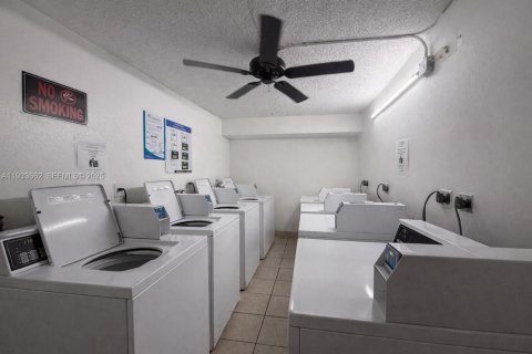 Condo in North Miami Beach, Florida, 1 bedroom  № 1991459 - photo 15