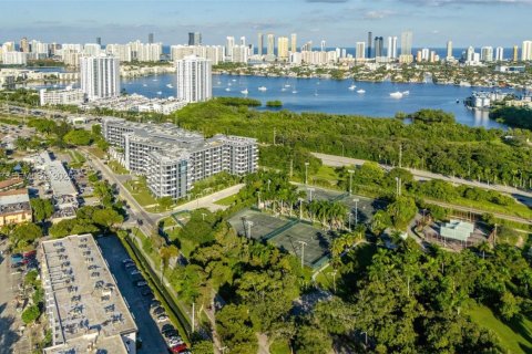 Condo in North Miami Beach, Florida, 1 bedroom  № 1991459 - photo 21