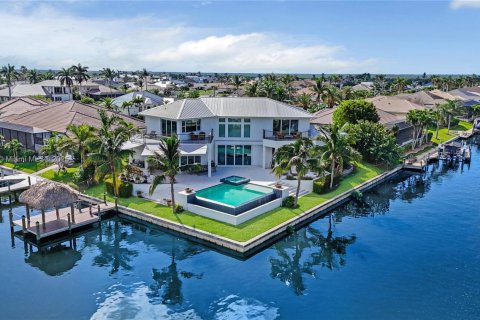 Дом в Кейп-Корал, Флорида 4 спальни, 528.99м2 № 1983434