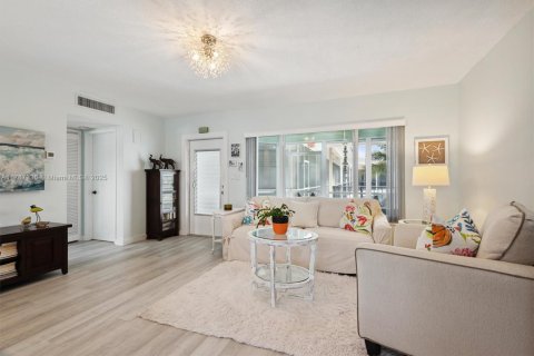 Condominio en venta en Fort Lauderdale, Florida, 1 dormitorio, 68.75 m2 № 1704597 - foto 8