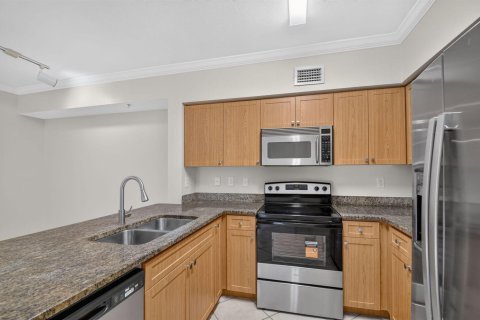 Condo in West Palm Beach, Florida, 3 bedrooms  № 2316269 - photo 2