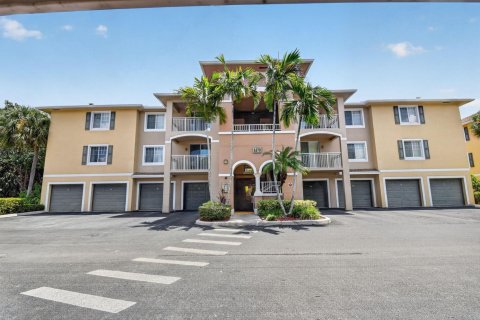 Condo in West Palm Beach, Florida, 3 bedrooms  № 2316269 - photo 16