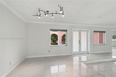 House in Lauderdale Lakes, Florida 4 bedrooms, 217.39 sq.m. № 2421239 - photo 17