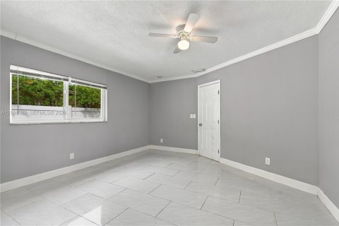 House in Lauderdale Lakes, Florida 4 bedrooms, 217.39 sq.m. № 2421239 - photo 20
