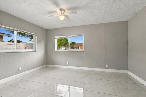 House in Lauderdale Lakes, Florida 4 bedrooms, 217.39 sq.m. № 2421239 - photo 29
