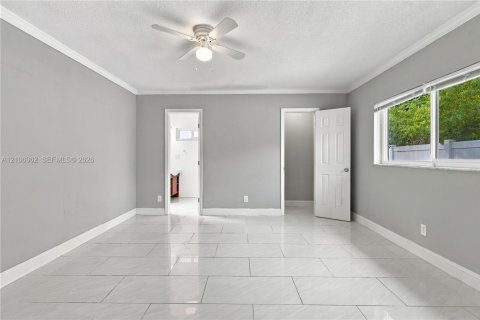 House in Lauderdale Lakes, Florida 4 bedrooms, 217.39 sq.m. № 2421239 - photo 18