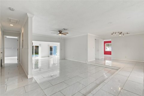 House in Lauderdale Lakes, Florida 4 bedrooms, 217.39 sq.m. № 2421239 - photo 6