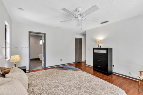House in Davie, Florida 4 bedrooms, 171.78 sq.m. № 1634000 - photo 29