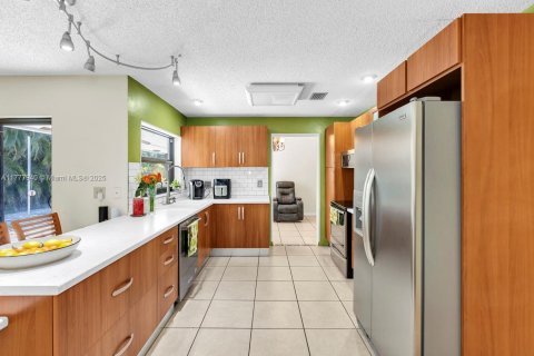 House in Davie, Florida 4 bedrooms, 171.78 sq.m. № 1634000 - photo 9